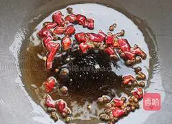 Illustration of how to make spicy crayfish for midnight snack 7