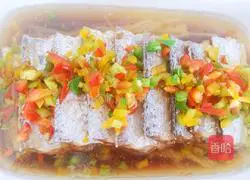 Illustration of how to use golden needle ribbons to welcome the New Year 11