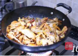 Illustration of how to make spicy crab 10