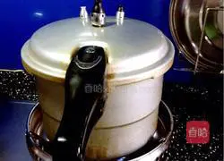 Illustration of braised pork belly 14