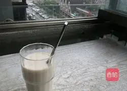 Illustration of how to make very simple milk tea 6