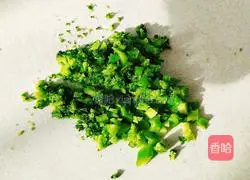 Illustration of how to make shrimp multigrain noodles 3