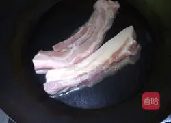Illustration of how to make steamed pork with rice flour 1