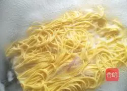 Illustration of how to make scallion oil noodles 1