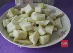  Illustration of how to make black bean, peanut, kelp, melon and chicken soup 12