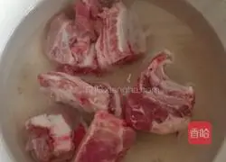 Illustration of how to make yam and corn ribs soup 1