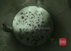 Illustration of how to make walnut and peanut milk 3