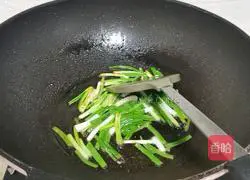 Illustration of how to make scallion oil noodles 6