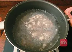 Illustration of how to make minced meat, spinach and egg soup 6