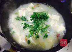 Illustration of how to make crucian carp stewed with tofu 4