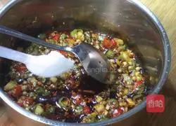 Sichuan - Illustration of how to make shredded pepper and chicken 14