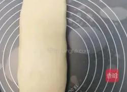 Illustration of making glutinous rice rolls 12