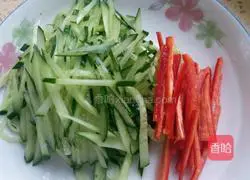 Illustration of how to make cold shredded chicken 4