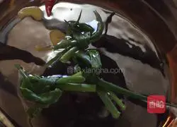 Soybean and Pig Trotter Soup Recipe Illustration 2