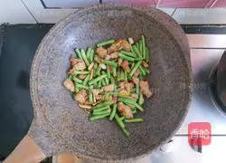 Illustration of how to make braised beans and noodles 7