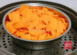 Illustration of making dough pumpkin cake 2