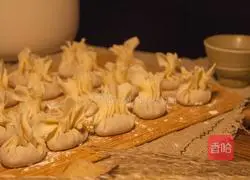 Chicken soup Illustration of how to make wontons with a mellow soup base 3