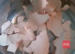 Illustration of how to make chicken soup to remove dampness 3