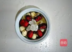 Illustration of how to make red dates, white fungus and lotus seed soup 5