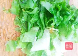 Illustration of how to make shrimp and vegetable cakes 6