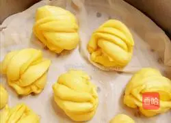 Illustration of how to make pumpkin flower rolls 12