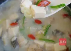Illustration of how to make grouper tofu soup 11