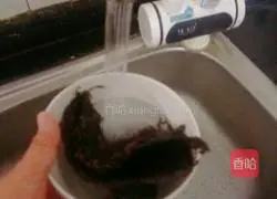 Illustration of how to make egg drop and seaweed soup 2