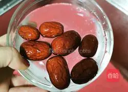 Illustration of making red dates and red bean barley soup 2