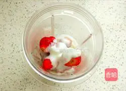 Strawberry Milkshake Recipe Illustration 4