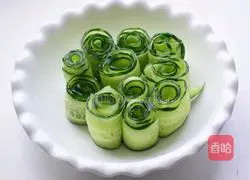Illustration of how to make cucumber rolls with oil 3
