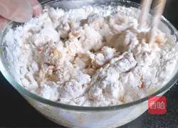 Illustration of how to make banana steamed buns 4