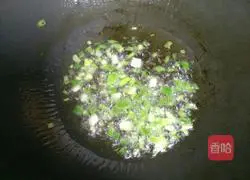 Illustration of how to make fungus and tofu soup 3