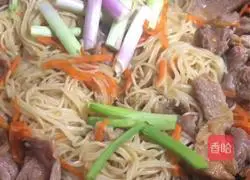 Illustration of home-style lean meat fried noodles 7