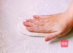 Illustration of how to make Shaanxi snack chive rolls 8