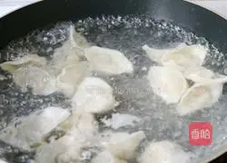 Illustration of how to make sea cucumber, shrimp and meat wontons 14
