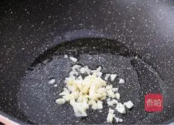 Illustration of how to make tomato fat beef soup 5