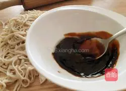 Illustration of how to make fried egg noodles with soy sauce 9