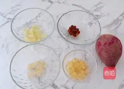 Illustration of how to make peach gum, soapberry, rice, snow swallow and purple sweet potato soup 1