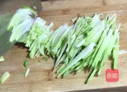 Illustration of how to make radish and egg noodle soup 2