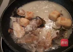 Illustration of how to make fish head bean soup 7