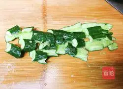 Illustration of how to shoot cucumbers 4