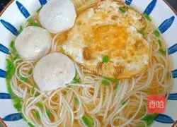 Illustration of how to make meatballs and egg noodles 12