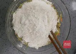 Illustration of how to make cucumber and egg pancakes 8