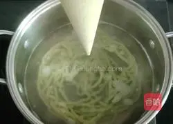 Illustration of how to make pea and pork noodles (baby food supplement) 12