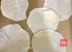 Illustration of how to make scallion pancakes 2