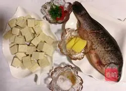 [The most powerful calcium supplement soup in autumn] Milk Illustration of how to make white crucian carp tofu soup 1