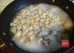 Illustration of how to make fresh meat wontons 9