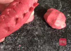 Illustration of how to make crayfish steamed buns 6