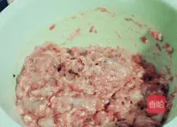 Illustration of how to make dumplings stuffed with meat and three delicacies that are full of juice and juice 2