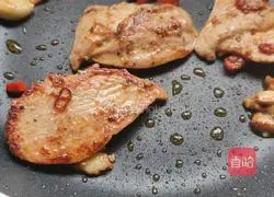 Black pepper chicken breast recipe illustration 6